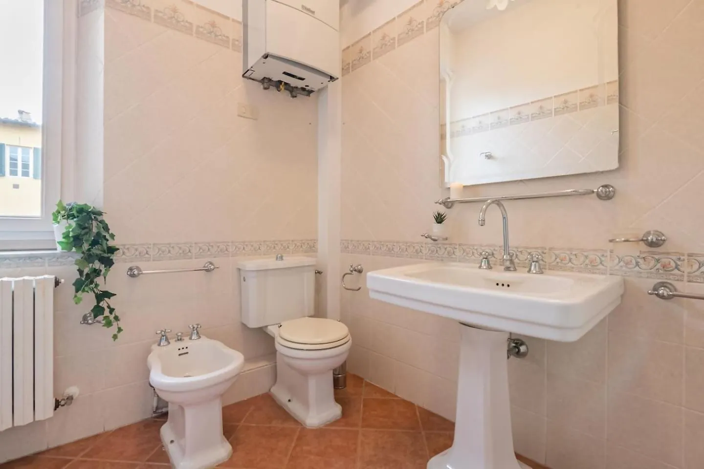 Lh Casa Dora Otel Pisa Konukevi