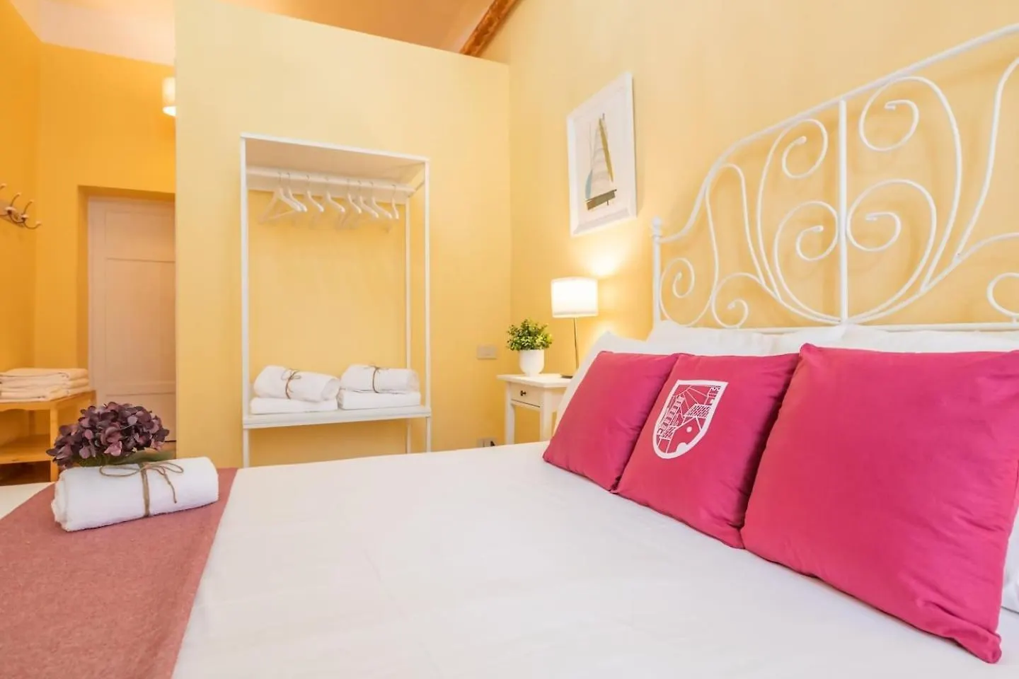 Lh Casa Dora Otel Pisa Konukevi